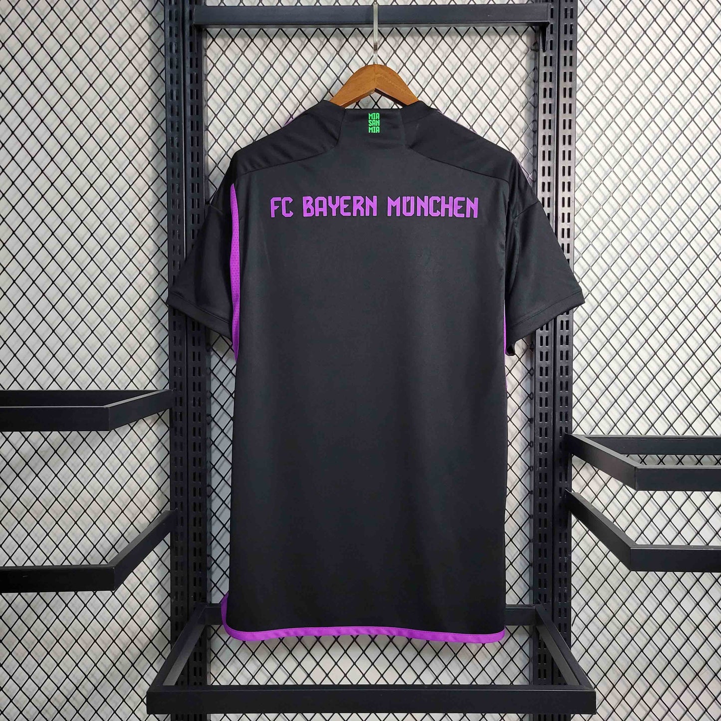 23/24 Bayern away